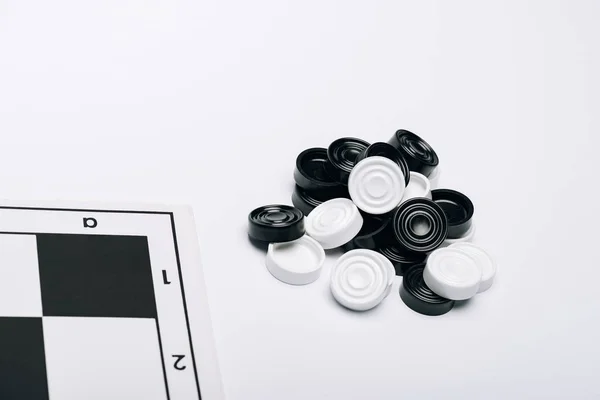 Біло Чорні Шашки Шашкою Ізольовані Білому — стокове фото