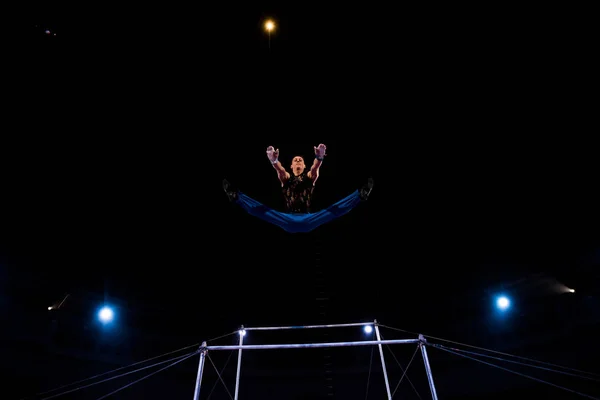 Low Angle View Gymnast Jumping Horizontal Bars While Performing Circus — Stock Photo, Image