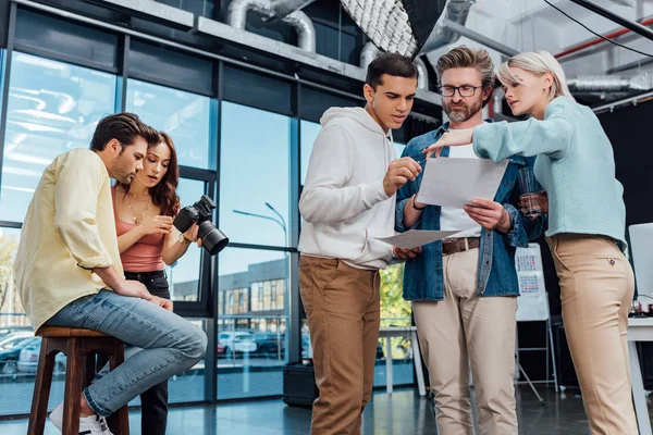 Art Director Glasses Looking Photo Coworkers — Stock Photo, Image