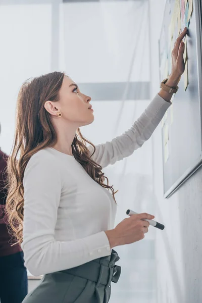 Side View Beautiful Scrum Master Holding Marker Pen Board — Stock Photo, Image