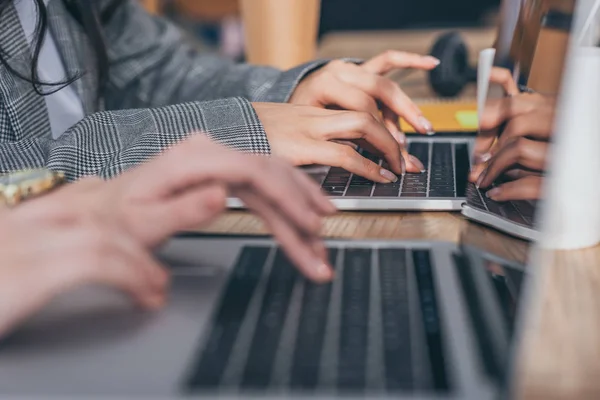 Cropped View Businesswomen Typing Laptops — Stock Photo, Image