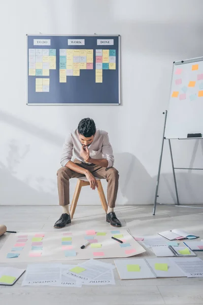 Pensive Mixed Race Scrum Master Sitting Chair Looking Sticky Notes — Stock Photo, Image