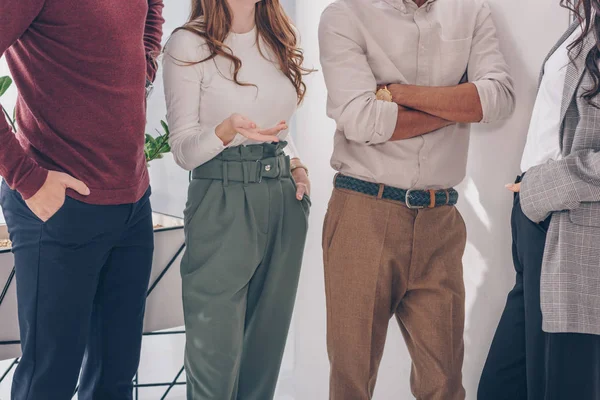 Bijgesneden Beeld Van Collega Poseren Terwijl Functie Zijn — Stockfoto