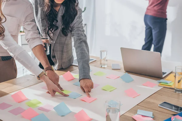 Cropped View Businesswomen Businessman Pointing Fingers Sticky Notes — Stock Photo, Image