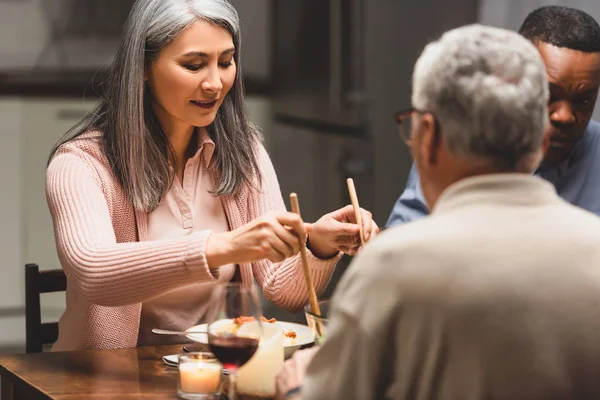 Selective Focus Multicultural Friends Talking Dinner — Stock Photo, Image