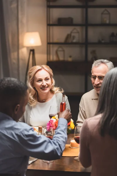 Selective Focus Smiling Man Woman Talking Multicultural Friends Dinner — Stockfoto