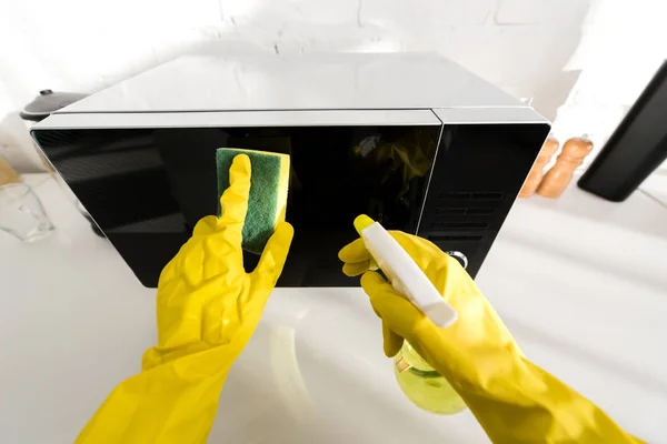Cropped View Woman Rubber Gloves Cleaning Microwave Sponge — 스톡 사진