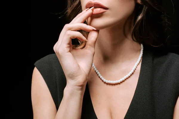 Cropped View Woman Pearl Necklace Neck Touching Lips Isolated Black — Stock Photo, Image
