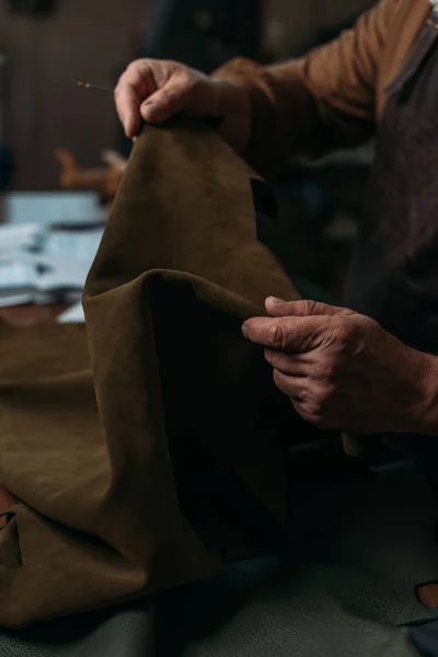 Cropped View Cobbler Holding Piece Genuine Leather Workshop — Stock Photo, Image