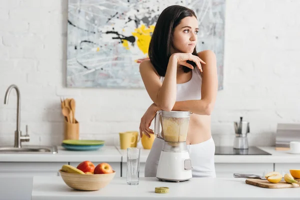 Beautiful Fit Sportswoman Looking Away While Preparing Smoothie Kitchen Table — Stok fotoğraf