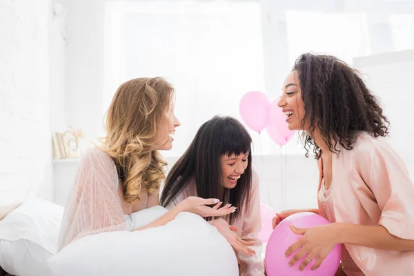 Happy Multicultural Girlfriends Laughing Bed Pink Balloons — Stock Photo, Image