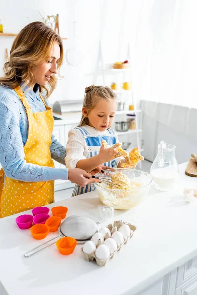Mother Daughter Aprons Mixing Dough Kitchen — Stock Photo, Image