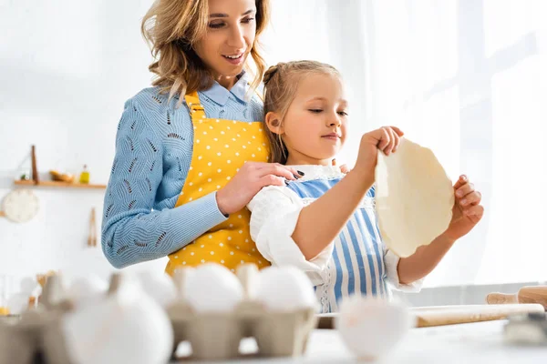 Selective Focus Mother Looking Daughter Dough — Stock Photo, Image