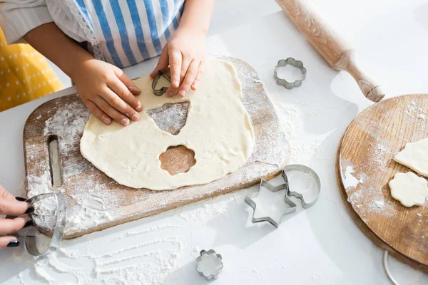 Cropped View Daughter Cooking Cookies Dough Molds — Stock Photo, Image