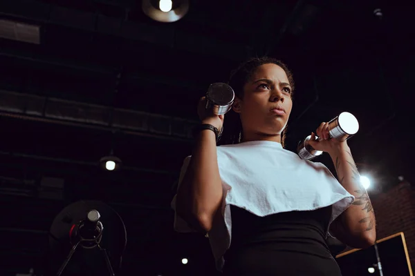 Low Angle View African American Woman Training Dumbbells Gym — Stock Photo, Image