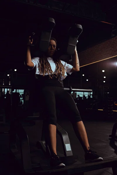African American Woman Working Out Gym Machine — 스톡 사진