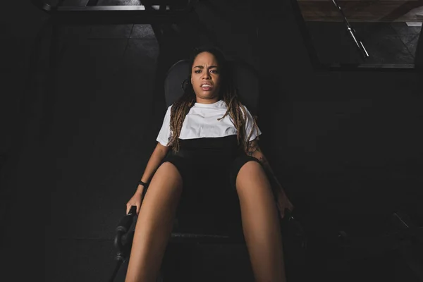 Spor Makinesinde Çalışan Afrikalı Amerikalı Bir Kızın Genel Bakış Açısı — Stok fotoğraf