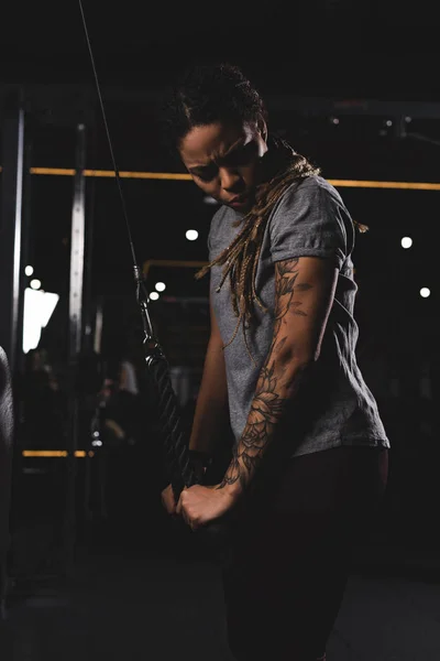 Young African American Woman Tattoo Exercising Gym — Stockfoto