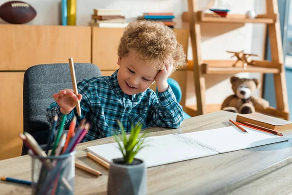 Selective Focus Happy Kid Holding Pencil — Stock Photo, Image