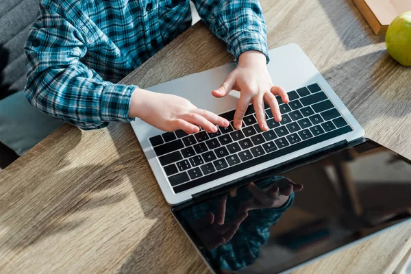 Cropped View Kid Using Laptop Blank Screen — Stock Photo, Image