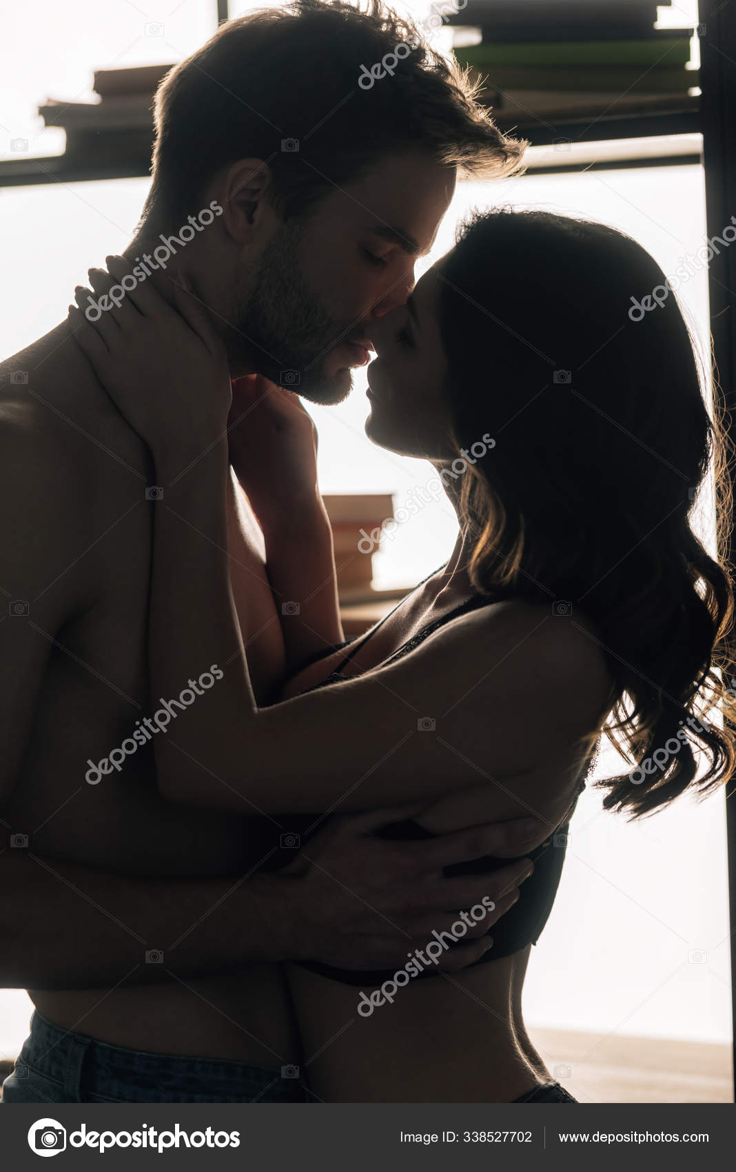 Side View Girlfriend Boyfriend Hugging Kissing Closed Eyes Stock Photo by ©HayDmitriy 338527702 pic