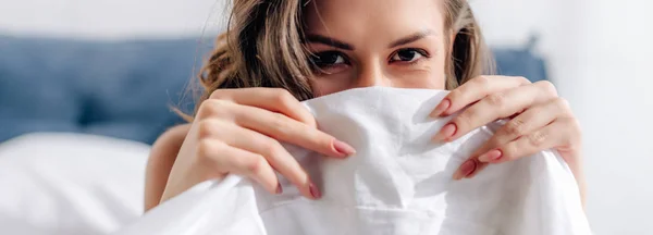 Panoramic Shot Attractive Woman Obscuring Face Blanket Looking Camera — Stock Photo, Image