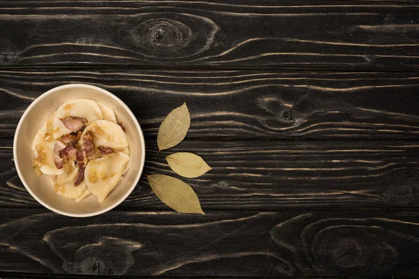 Top View Delicious Varenyky Cracklings Bowl Bay Leaves Black Wooden — 스톡 사진