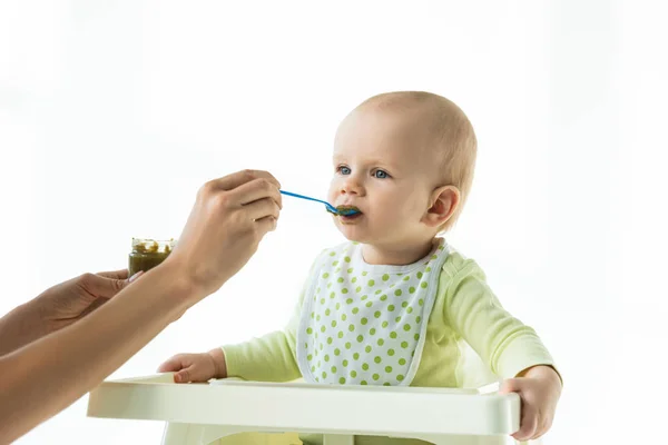 Madre Con Barattolo Nutrizione Vegetale Bambini Cucchiaio Che Nutre Bambino — Foto Stock