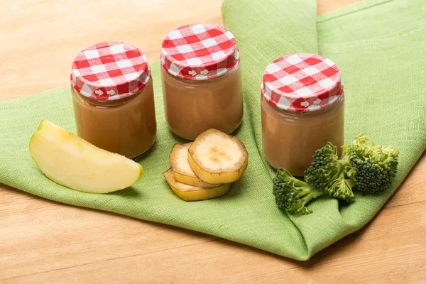 Jars Prepared Baby Nutrition Pieces Apple Broccoli Banana Slices Napkin — Stock Photo, Image