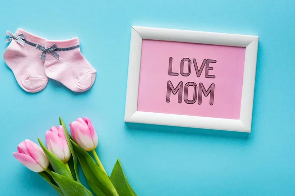 Top View Pink Baby Socks Tulips Love Mom Lettering Frame — Stock Photo, Image