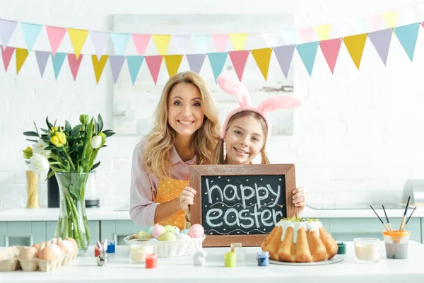 Cheerful Mother Tulips Daughter Bunny Ears Holding Chalkboard Happy Easter — Stock Photo, Image