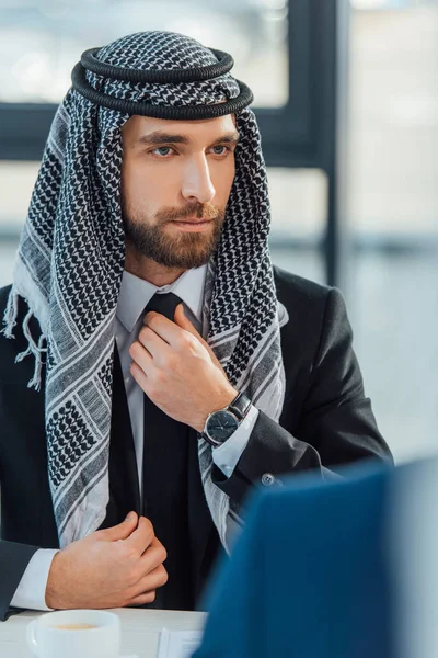 Arabic Businessman Talking Partner Modern Office — Stock Photo, Image