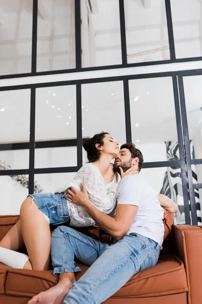 Low Angle View Handsome Man Kissing Sensual Girlfriend Sofa — Stock Photo, Image