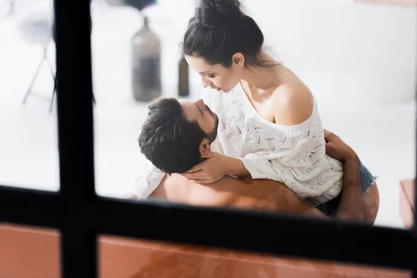 Selective Focus Shirtless Man Hugging Sensual Woman Couch Home — Stock Photo, Image