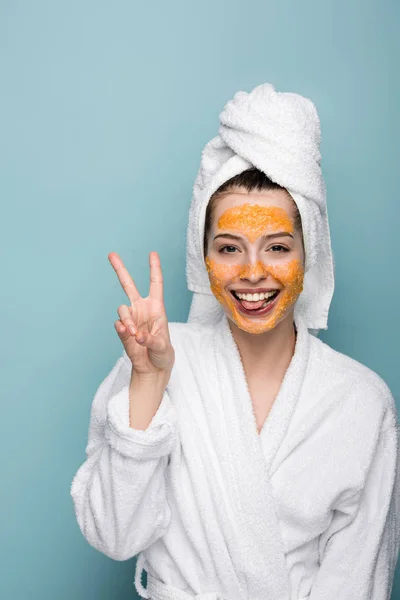 Cheerful Girl Citrus Facial Mask Showing Victory Gesture While Looking — Stock Photo, Image