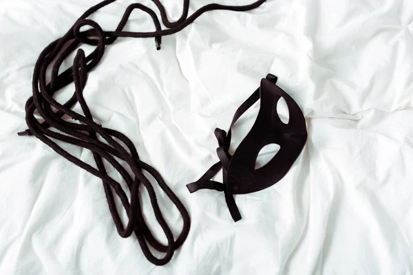 Top View Eye Mask Black Rope White Bedding — Stock Photo, Image