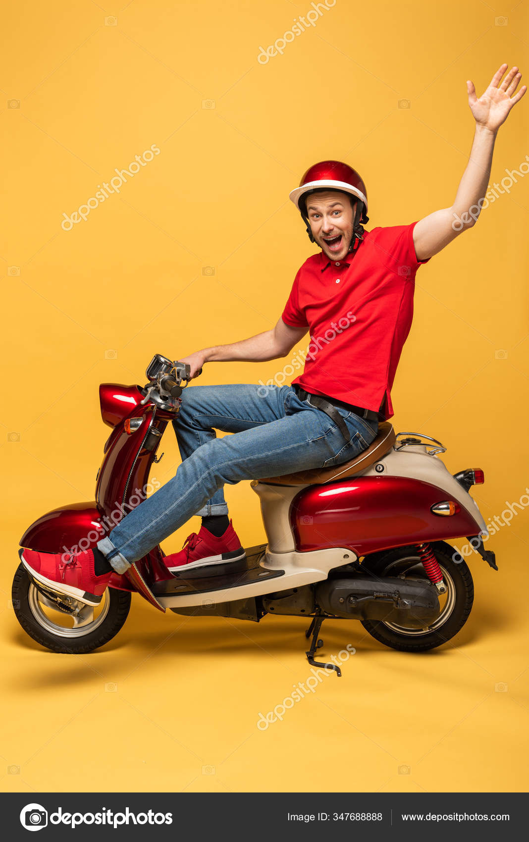 diamant Lyn undulate Side View Delivery Man Scooter Waving Hand Yellow Background Stock Photo by  ©HayDmitriy 347688888