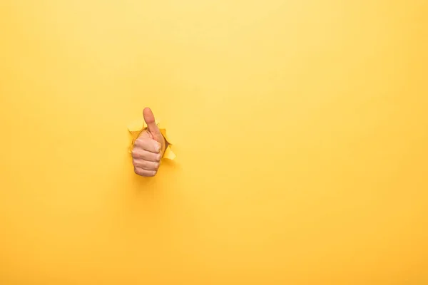 Cropped View Man Showing Thumb Yellow Paper Hole — Stock Photo, Image