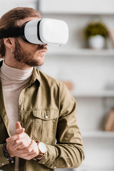 Artista Utilizando Auriculares Realidad Virtual Oficina — Foto de Stock