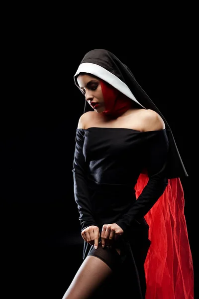 Atractiva Monja Sexy Posando Vestido Negro Medias Bufanda Roja Aislado — Foto de Stock