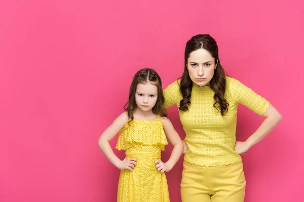 Serious Mother Daughter Standing Hands Hips Isolated Pink — Stock Photo, Image