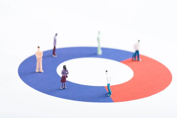 Close View Plastic People Figures Red Blue Diagram Isolated White — Stock Photo, Image