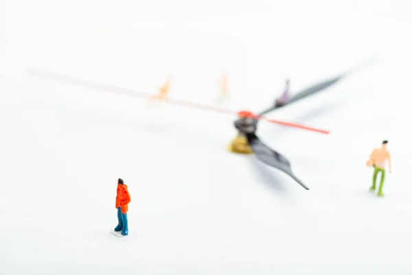 Selective Focus People Figures Black Red Arrows Watch White Background — Stock Photo, Image