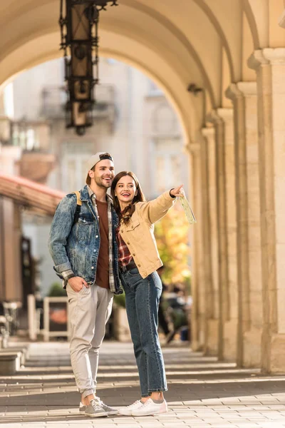 Selective Focus Boyfriend Girlfriend Pointing Finger Smiling City — Stock Photo, Image