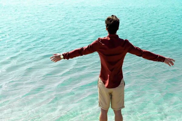 Back View Man Outstretched Hands Standing Turquoise Water — Stock Photo, Image