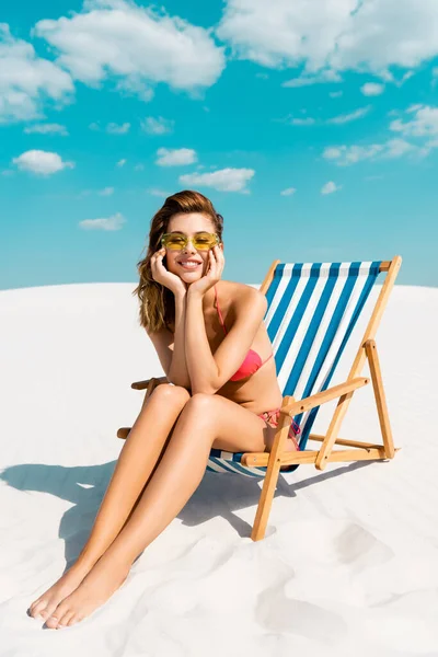 Smiling Beautiful Sexy Girl Swimsuit Sunglasses Sitting Deck Chair Sandy — Stock Photo, Image