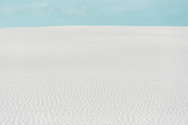 Schöner Strand Mit Weißem Sand Und Blauem Himmel — Stockfoto