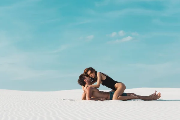 Side View Sexy Young Woman Sitting Boyfriend Sandy Beach — Stock Photo, Image