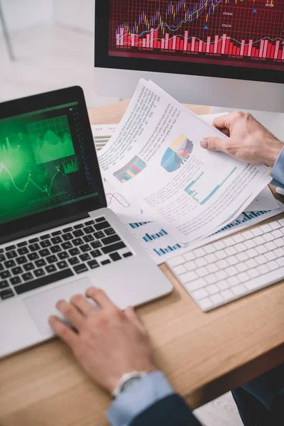 Cropped View Data Analyst Using Laptop Papers Graphs While Testing — Stock Photo, Image