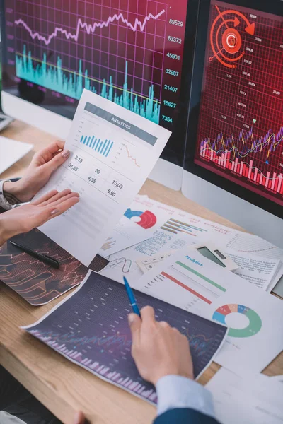 Cropped View Data Analysts Using Charts While Developing Software Computer — Stock Photo, Image
